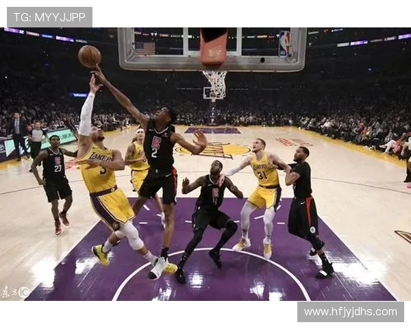 球星齐聚洛杉矶见证湖人对决快船的精彩瞬间